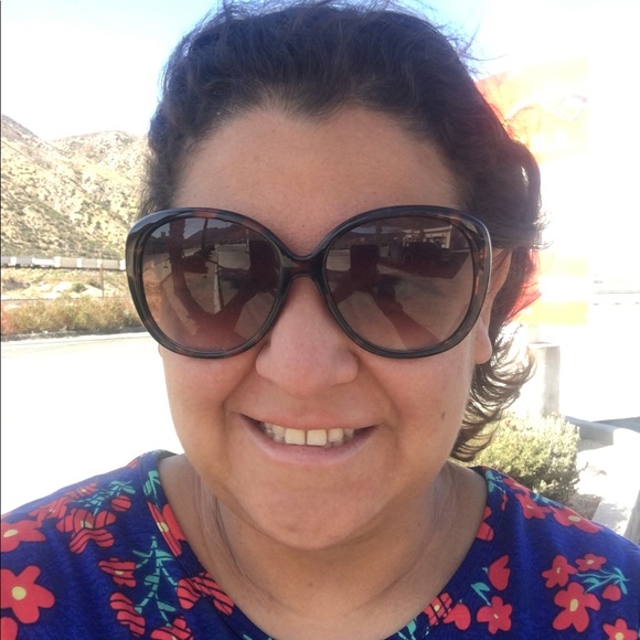 Meet your Posher, Jennifer - Picture 2 of 2